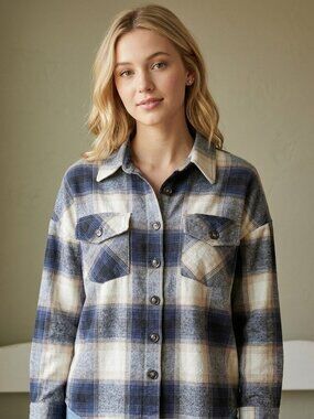 Women’s Blu Pepper Navy and Cream Plaid Shacket Size L